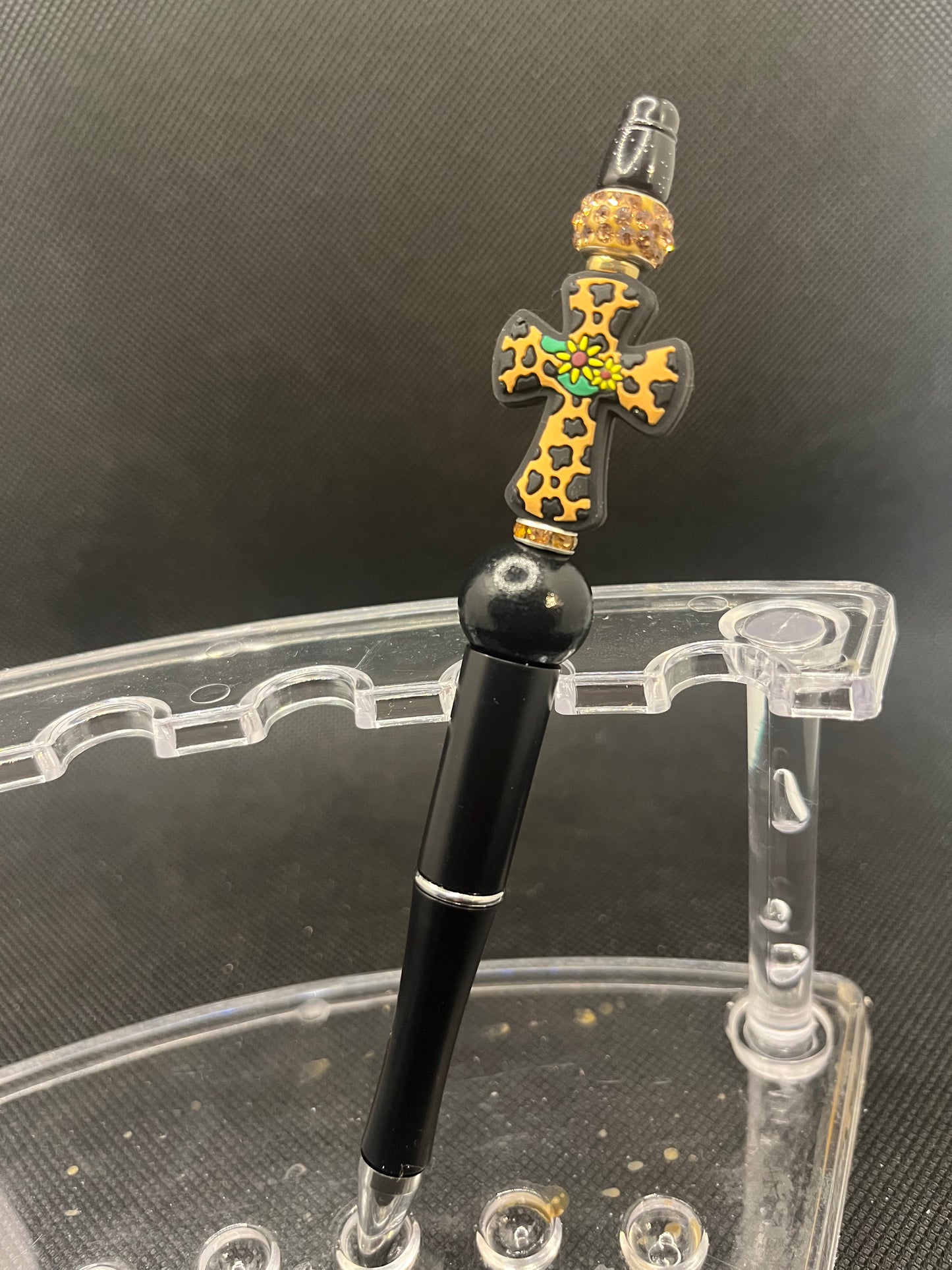 Cross theme pen